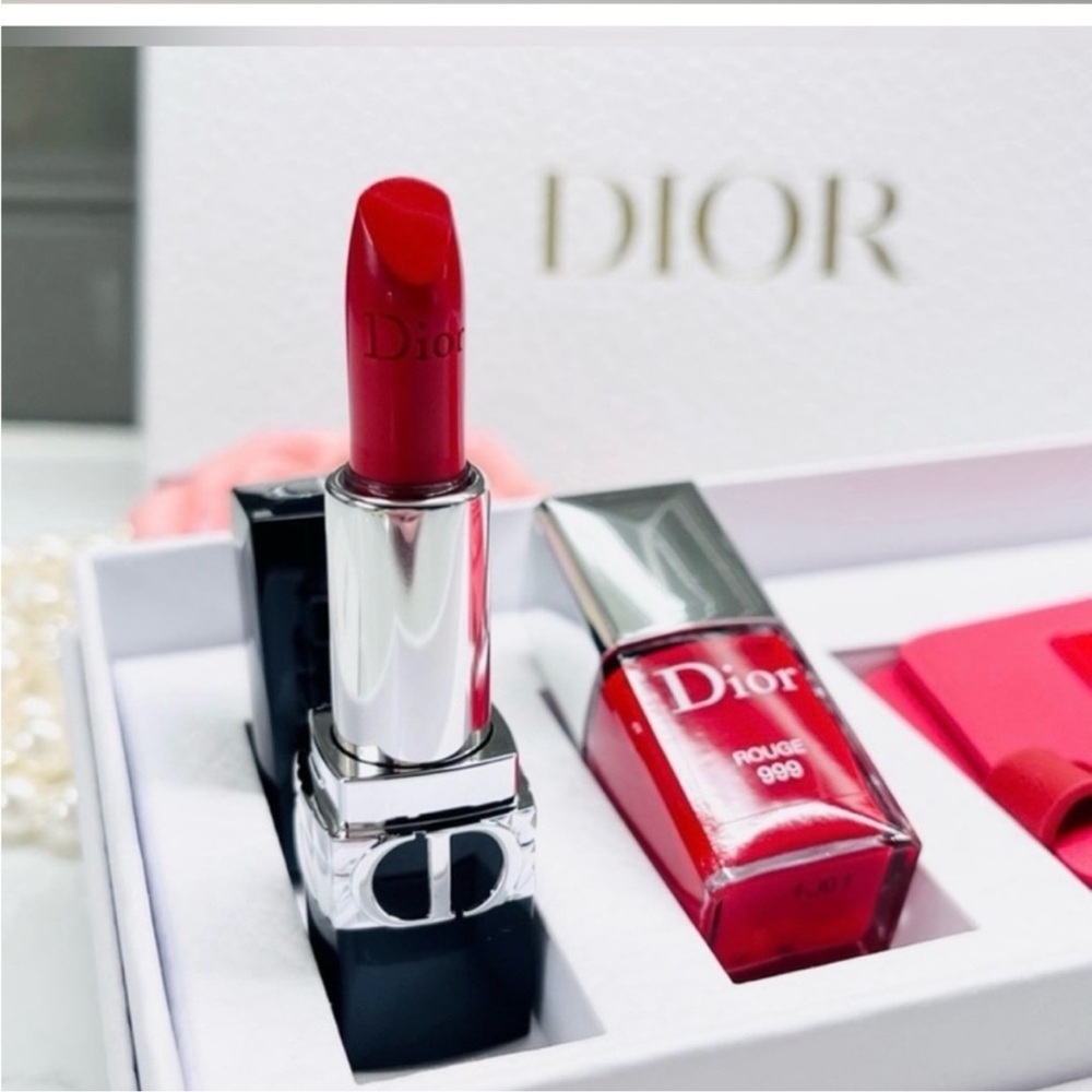 DIOR MAKEUP SET INCLUDING MIRRORED DIOR LUGGAGE TAGS NEW IN BOX - Picture 6 of 6